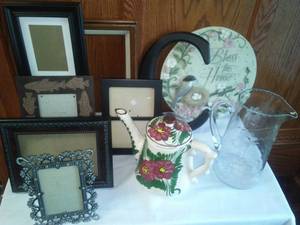 lot 456 image: Decor Picture Frames.