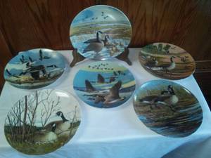 lot 457 image: Donald Pentz Canadian Goose Plates Collector Series, numbered, COAs $90.00 value.