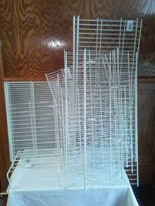 lot 458 image: 14 Rubbermaid shelving pieces 18 - 42 