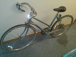 lot 460 image: Murray Citation 10 speed womens Bike.