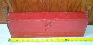 lot 463 image: IH tractor toolbox. Used but good.