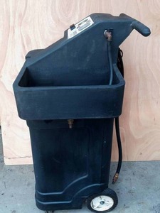 lot 1 image: Wynns Transerve plus flush and fill machine