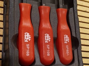 lot 39 image: Mac Tools 3 PC. Gasket scrapers