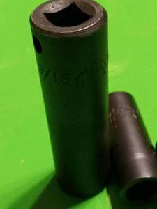lot 51 image: Mac Tools impact sockets lot