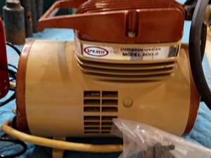 lot 75 image: Thomas industries Sprayit diaphragm sprayer