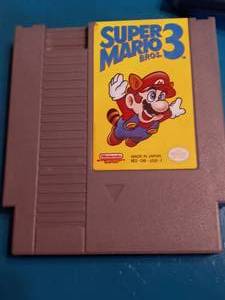 lot 2 image: 1985 original Nintendo game lot of 3
