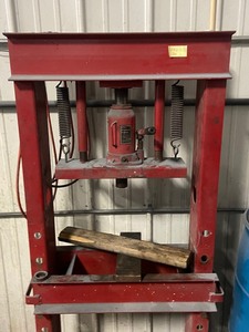 lot 10 image: Sunex 20-Ton Shop Press