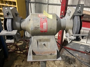lot 11 image: Wissota Dual-Wheel Grinder Station