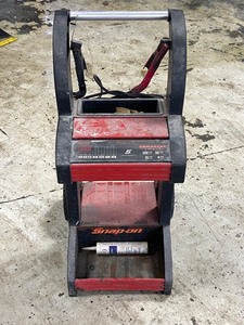lot 9 image: Snap-On EEBC5500 Computer Smart Auto Charger