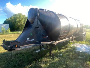 lot 1-A image: Heil Tandem-Axle Tanker Semi Trailer