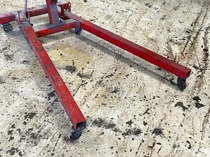 lot 18 image: Foldable Rolling Engine Hoist