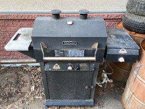 lot 25 image: Holland Propane Grill With Side Burner