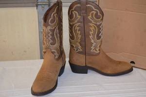 lot 1 image: Sportsman 248 Boot and Shoe