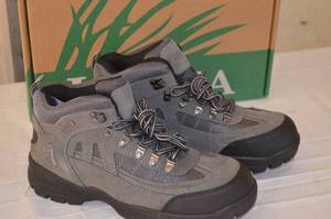 lot 10 image: Sportsman 248 Boot and Shoe