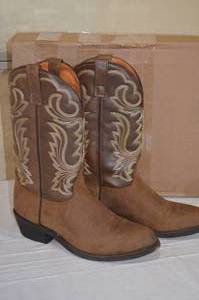 lot 17 image: Sportsman 248 Boot and Shoe