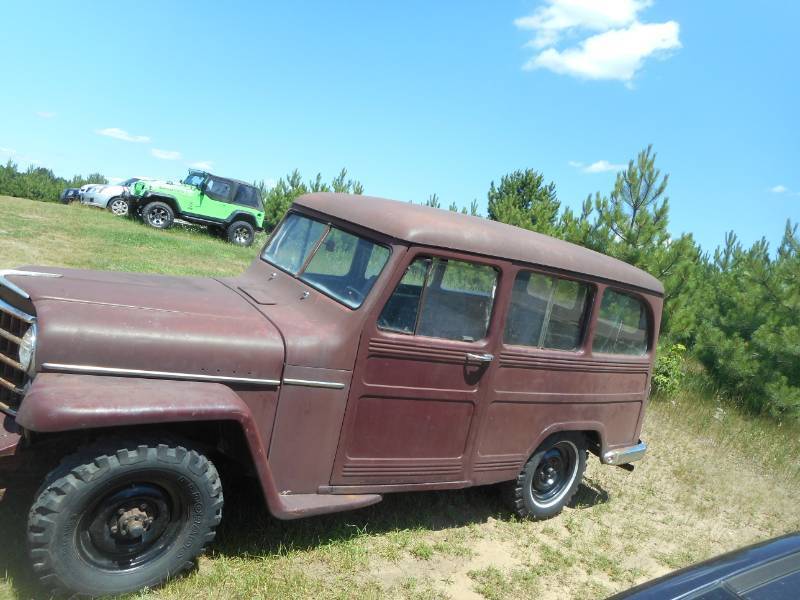 lot 4 image: 1952 Jeep Wagon