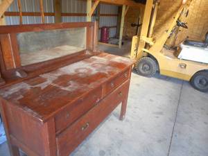 lot 9 image: Stickley Brothers Mission-Style Buffet Cabinet