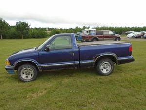 lot 2 image: 1995 Chevy S10