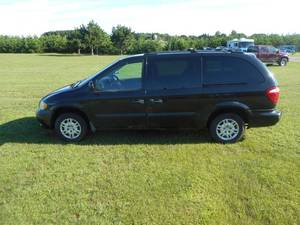 lot 4 image: 2005 Dodge Grand Caravan