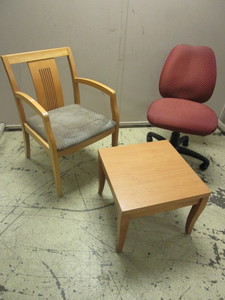 lot 807 image: PAOLI FURNITURE ACCENT CHAIR AND TABLE, ADJUSTABLE OFFICE CHAIR