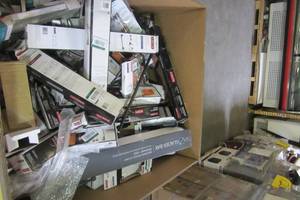 Great pallet of delta, kohler, glacier bay-toilet papertowel bars and shower heads