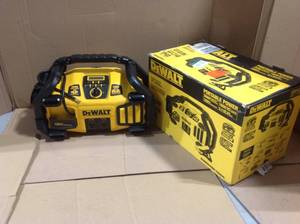 lot 19 image: DEWALT 2800 Peak Amp Jump Starter 1000-Watt Power Inverter with Digital Compressor &nbspin good condition