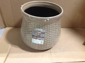 lot 25 image: Southern Patio Tri-Weave 16 in. W x 14 in. H Plastic Planter &nbspin good condition