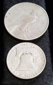 lot 34 image: 2 SILVER US COINS 1922-D PEACE DOLLAR 1954 FRANKLIN HALF