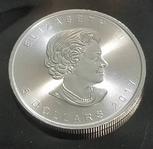 lot 23-A image: 2017 CANADA $5 SILVER MAPLE LEAF 1 TROY OZ .9999 FINE SILVER