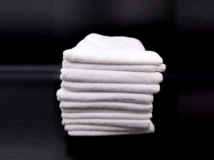 lot 529 image: 12 Premium 100% Cotton All White Floor Towels
