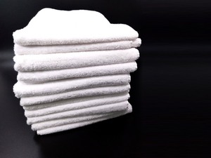 lot 535 image: 12 Premium 100% Cotton All White Floor Towels