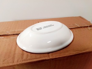 lot 711 image: 16 Ceramic Oval Soap Dish