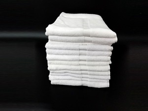 lot 524 image: 12 Premium 100% Cotton All White Floor Towels