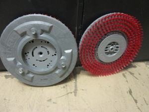 lot 404 image: MALISH CENTER-LOK 3 UNIVERSAL PAD HOLDERS, WITH 12 BRUSHES, FOR FLOOR SCRUBBERS - NEW