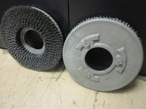 lot 407 image: FLOOR MAINTENANCE MACHINE 16 BRUSHES - NEW