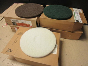 lot 413 image: FLOOR MAINTENANCE 14 PADS - NEW