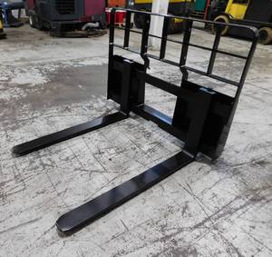 lot 8 image: Skid Steer Plate with 42 Forks