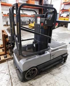 lot 16 image: JLG SSV10 Personal Lift