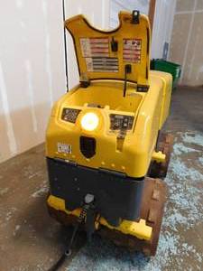 lot 4 image: Wacker Neuson RTSC2 Roller