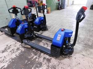 lot 7 image: 5 - Blue Giant 3000lb Electric Pallet Jacks - For Parts or repair