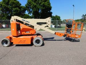 lot 2 image: 2005 JLG E400A Boom Lift