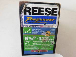 lot 25 image: Reese Towpower Receiver Hitch with 2 Ball