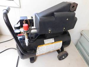 lot 29 image: Durabuilt Air Compressor