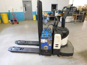 Crown PE4000 Electric Ride On Pallet Jack