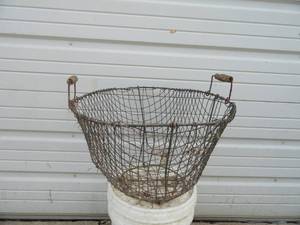lot 8 image: Antique Wire Basket
