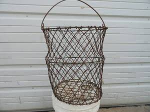 lot 9 image: Antique Wire Basket