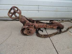 lot 10 image: Antique Barn Trolley