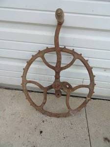lot 13 image: Vintage Sprocket With Handle 16