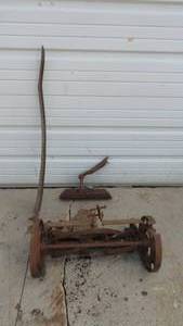 lot 19 image: Vintage Items