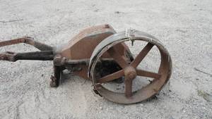 lot 27 image: Antique Huss Pump Jack